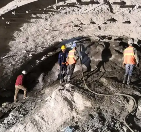 肥乡隧道拱顶带模注浆料，微膨胀注浆料的特点及施工工艺